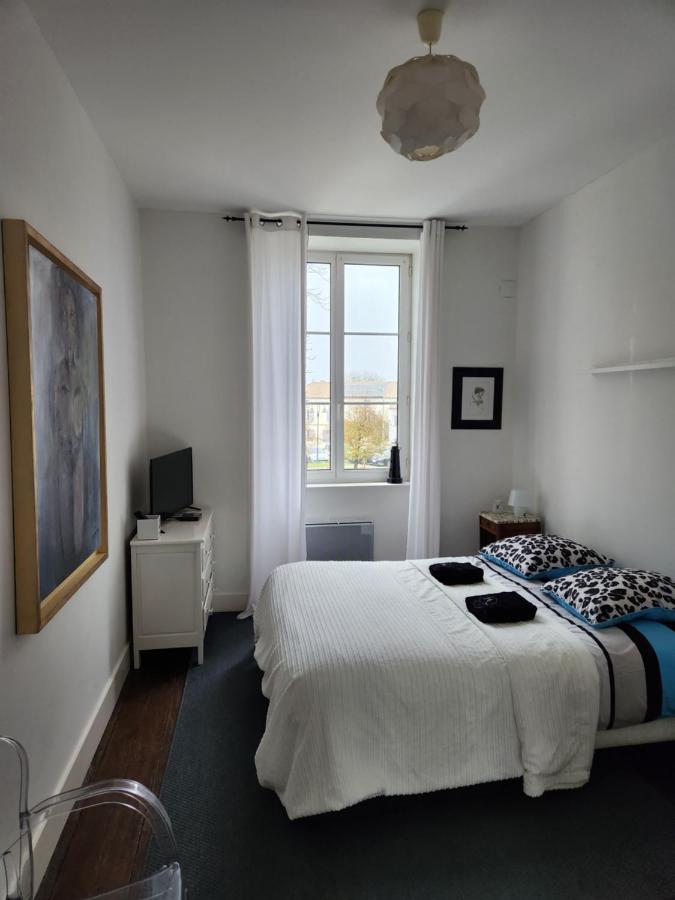 Soiree Decouverte Laurenza Bed & Breakfast Saint-Jean-de-Liversay Bagian luar foto